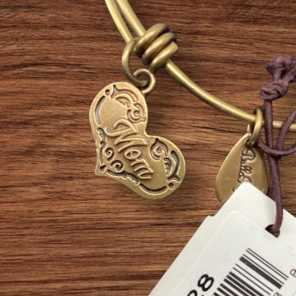 Bella Ryann Mom Expandable Bangle Charm 7" to 9" X 20MM New with Tags 1251 - Picture 4 of 5